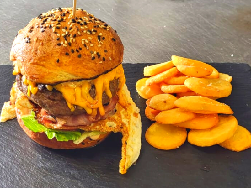 Originální saláty a ten nejlepší burger v srpnu!