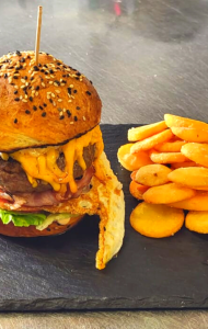 Originální saláty a ten nejlepší burger v srpnu!
